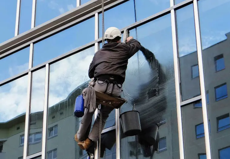 تنظيف واجهات كلادينج بالمقطم 