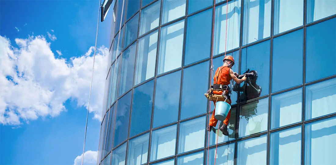 تنظيف الواجهات الزجاجية بهاسيندا باي